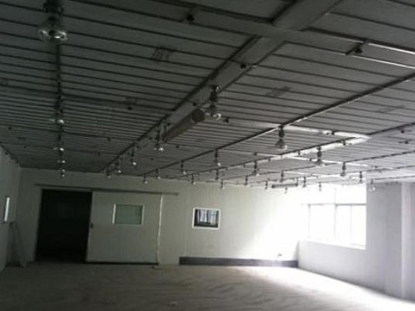 在設(shè)計無塵噴漆房時要注意哪些方面呢